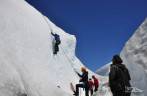 Curso de escalada no gelo no glaciar Viedma, no Parque Nacional Los Glaciares, região de El Chaltén, no sul da Argentina